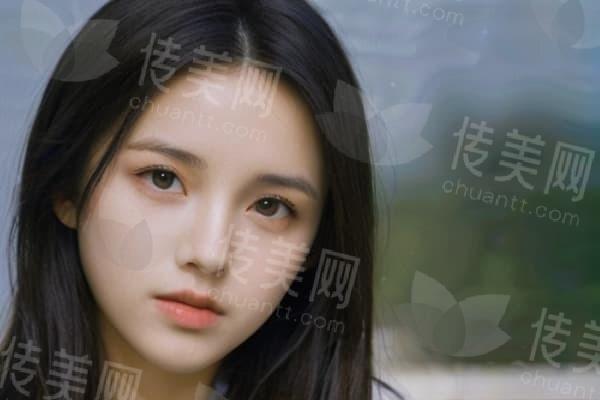 新手隆鼻该选哪种材料?软骨、硅胶、膨体各有优势,看完就了解!